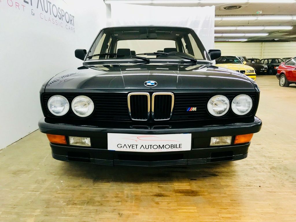 Продам BMW 535 1987 бензин седан бу в , цена 61904 €