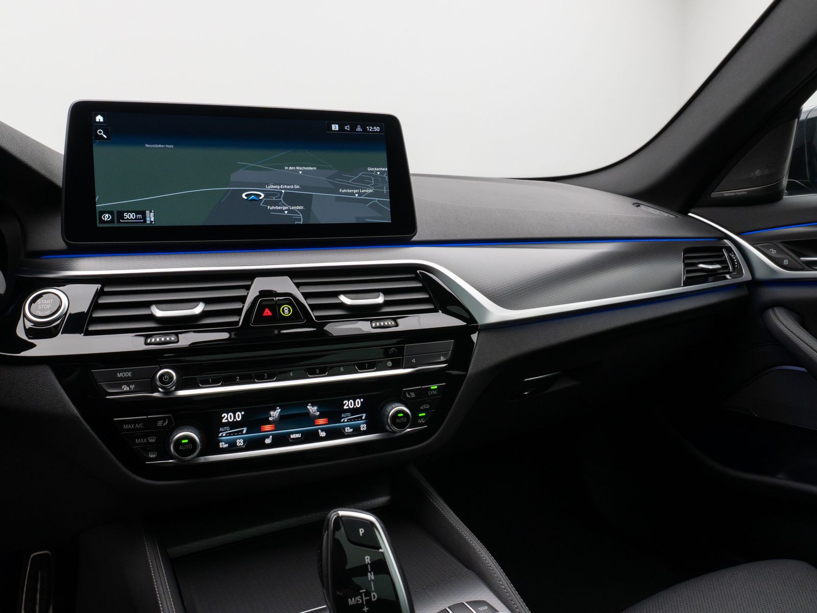 Fahrzeugabbildung BMW 520d xD M Sport Panorama Kamera HUD DAB H/K AHK
