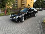 Mercedes-Benz Mercedes w211 E500 5.5 L V8 AMG-Paket Voll... - Mercedes-Benz E 500 in Hamburg
