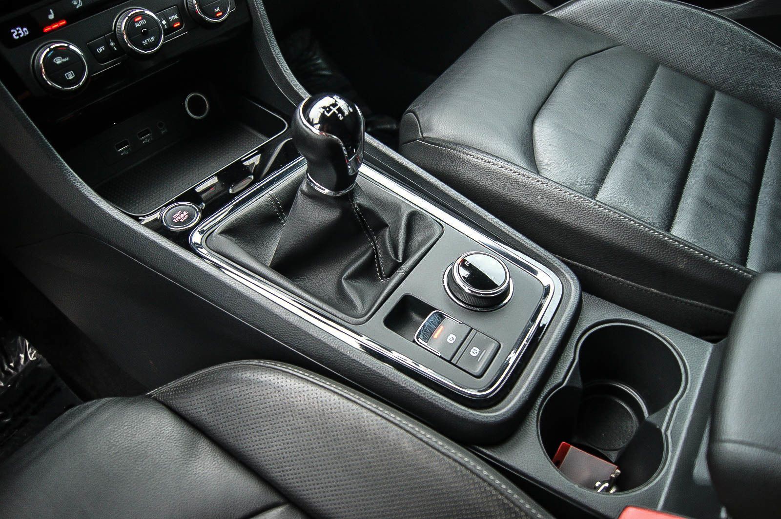 Fahrzeugabbildung SEAT Ateca 1.4TSI Xcellence LEDER NAVI 360°KAMERA ACC