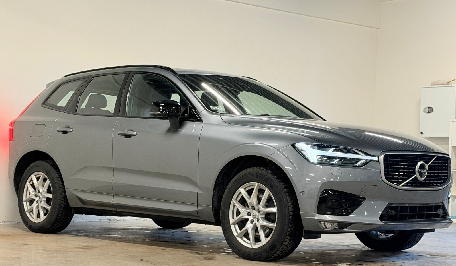 Volvo XC60 D5 AWD R Design Geartronic imagem 3