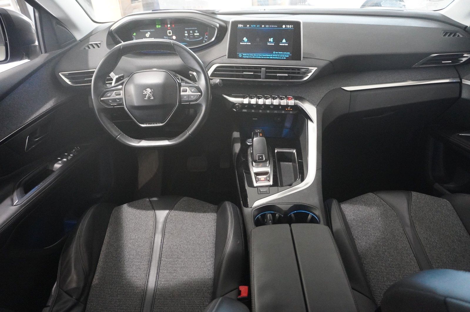 Fahrzeugabbildung Peugeot 5008 1.6D ALLURE 7-SITZER NAVI/KAMERA/SHZ/SPORT