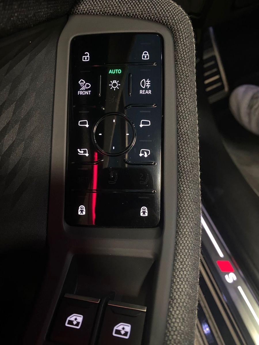 Fahrzeugabbildung Audi A5 B10 TDI S tronic Avant+S-Line+MATRIX+NAVI+19"