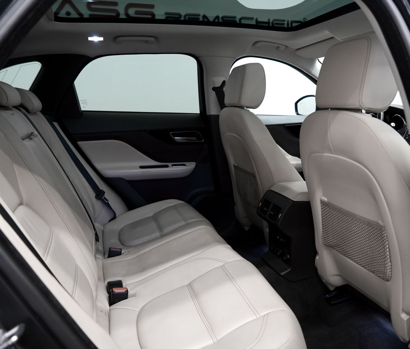 Jaguar F Pace