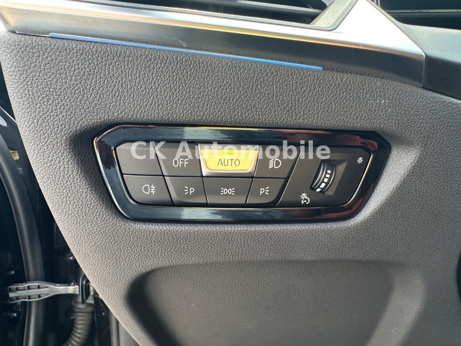 Fahrzeugabbildung BMW M340d xDrive Touring/Navi/Head-Up/Pano/360°/LED