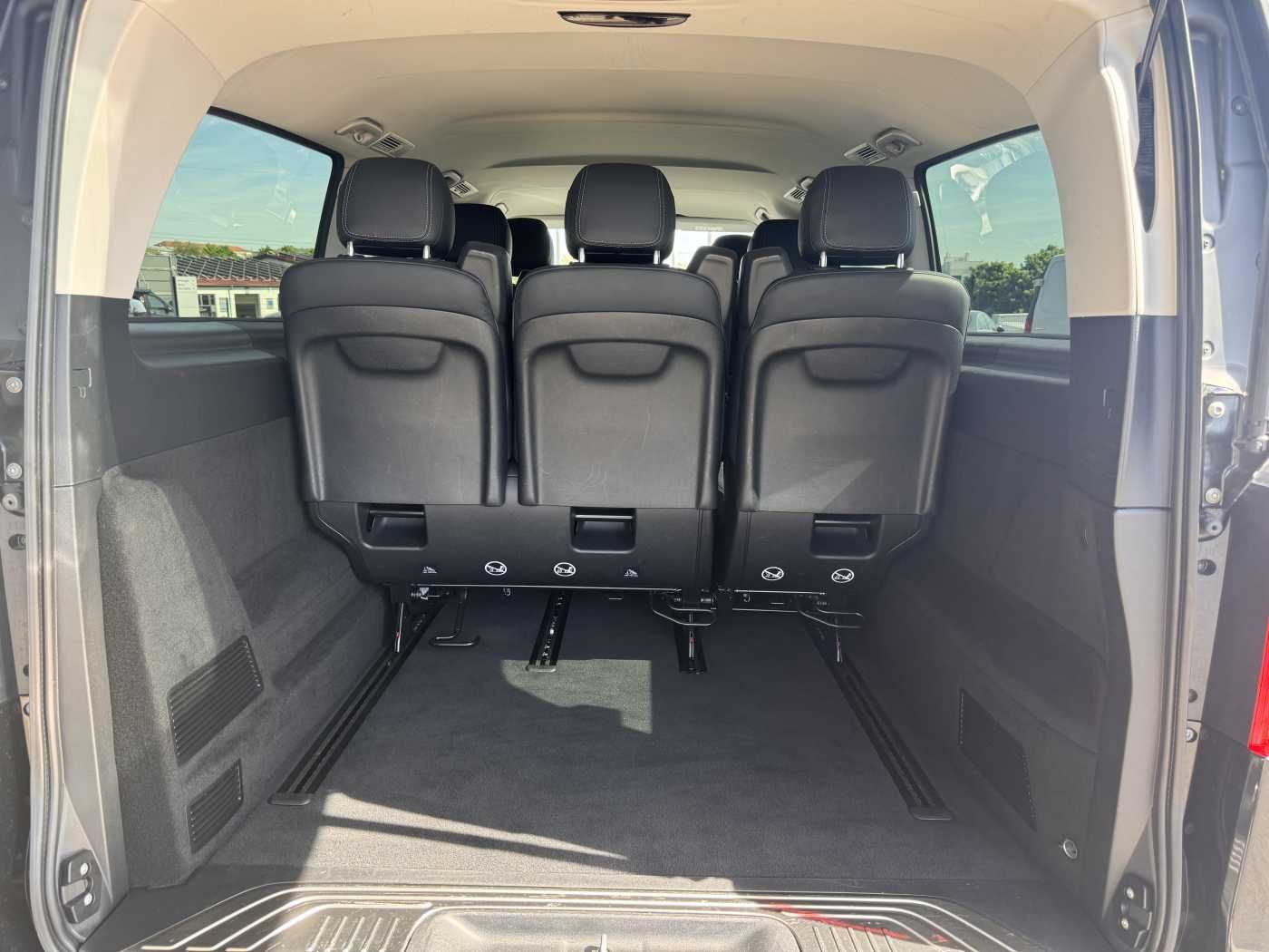 Fahrzeugabbildung Mercedes-Benz V 300 d AVA Extralang AIRMATIC Standheiz 360Kam
