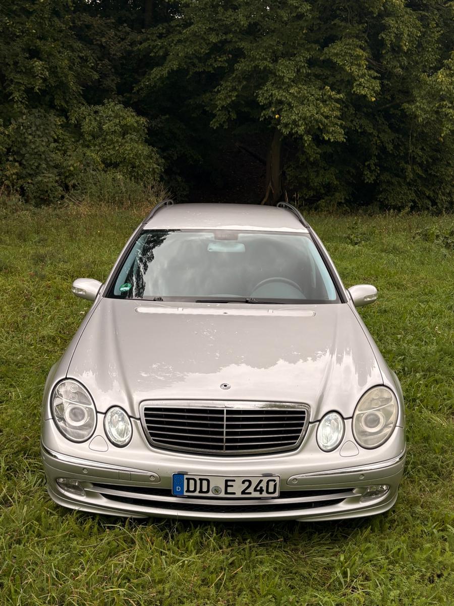 Mercedes-Benz E240 2004 — interior