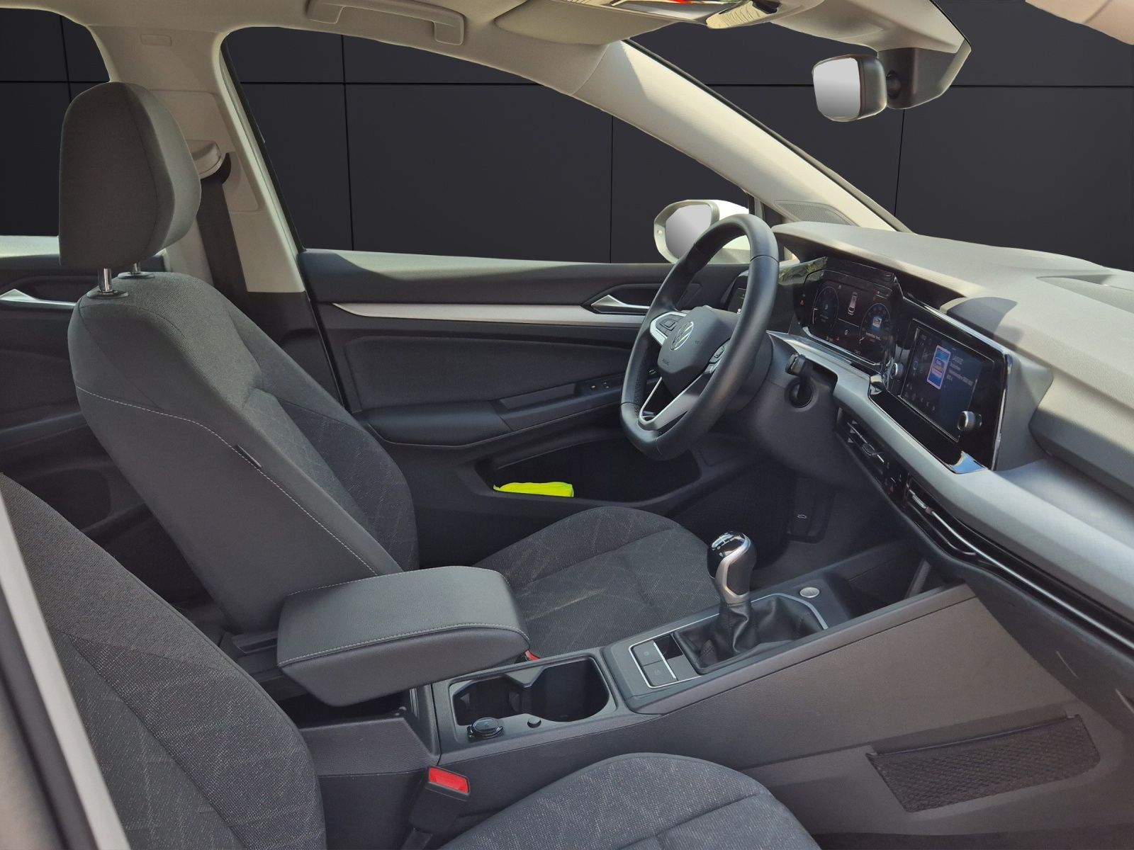 Fahrzeugabbildung Volkswagen Golf VIII Variant Life LED GRA SHZ LANE ASSIST