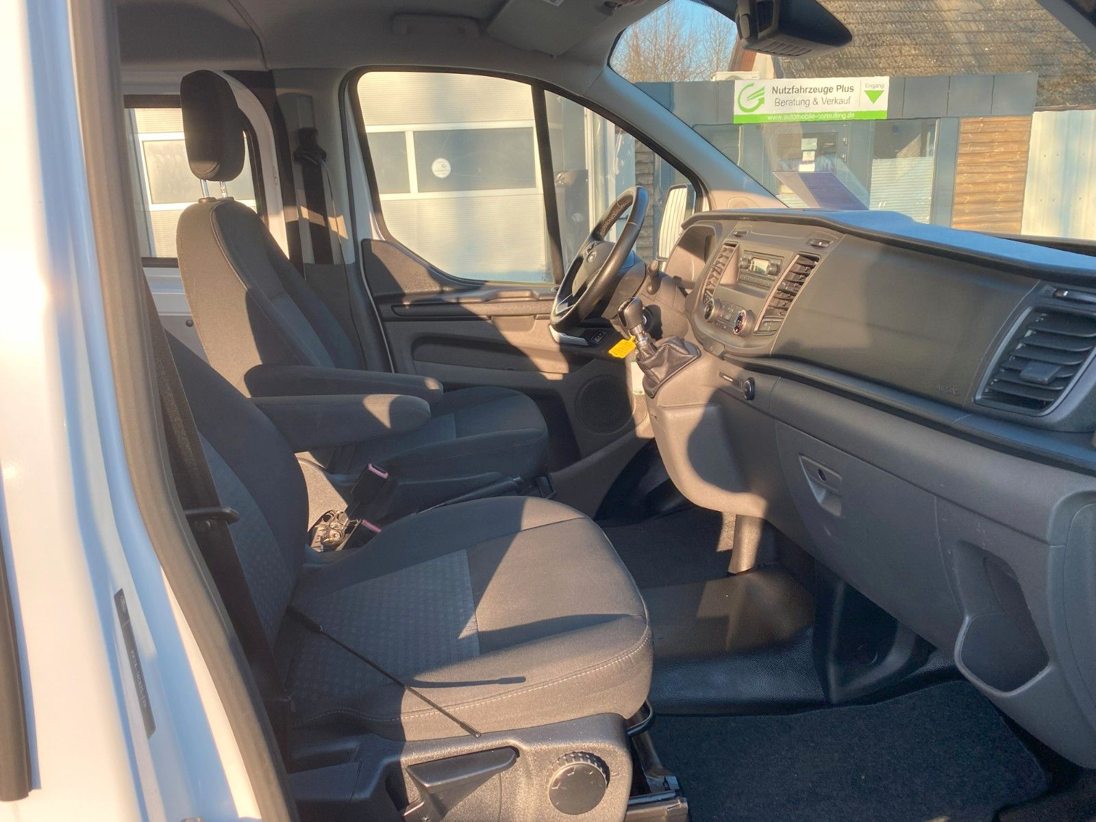 Fahrzeugabbildung Ford TransitCustom,DOKA320 L2Trend,6-Sitzer,AHK,StH