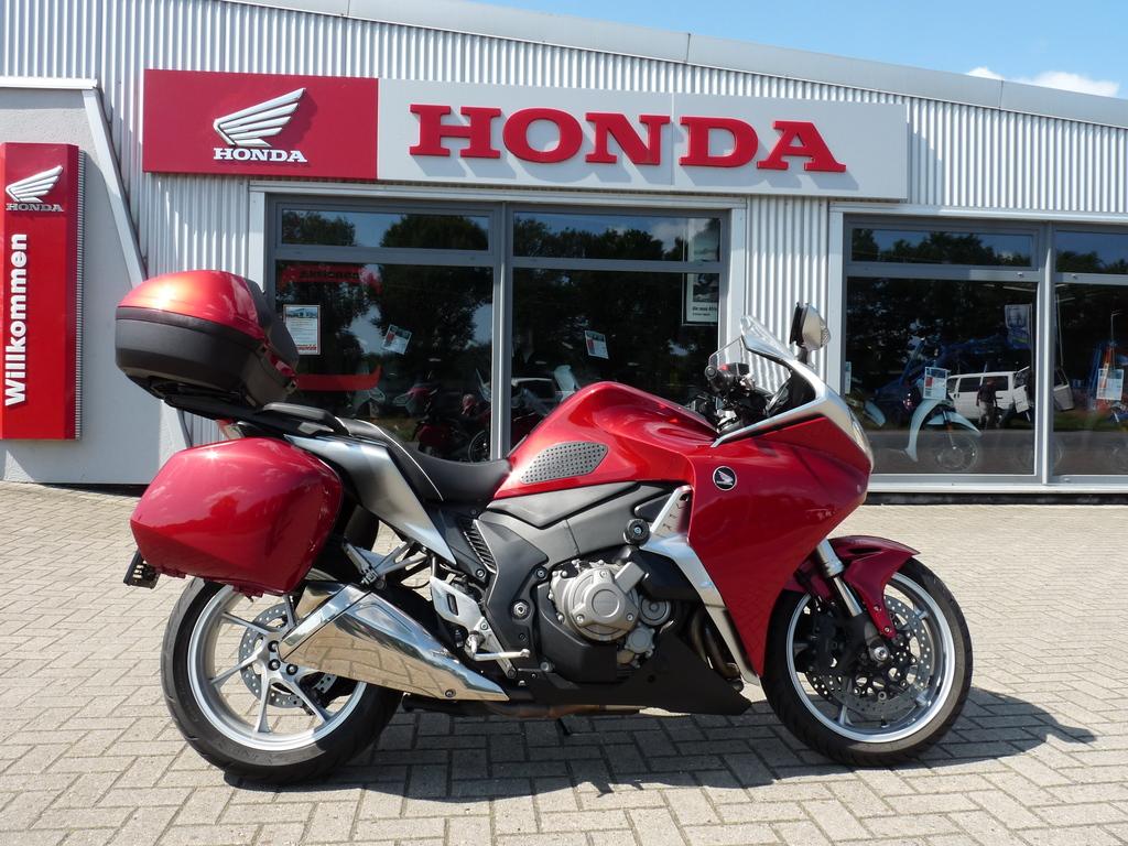 Honda VFR1200 F DCT Kardan Tourer mit Zubehör