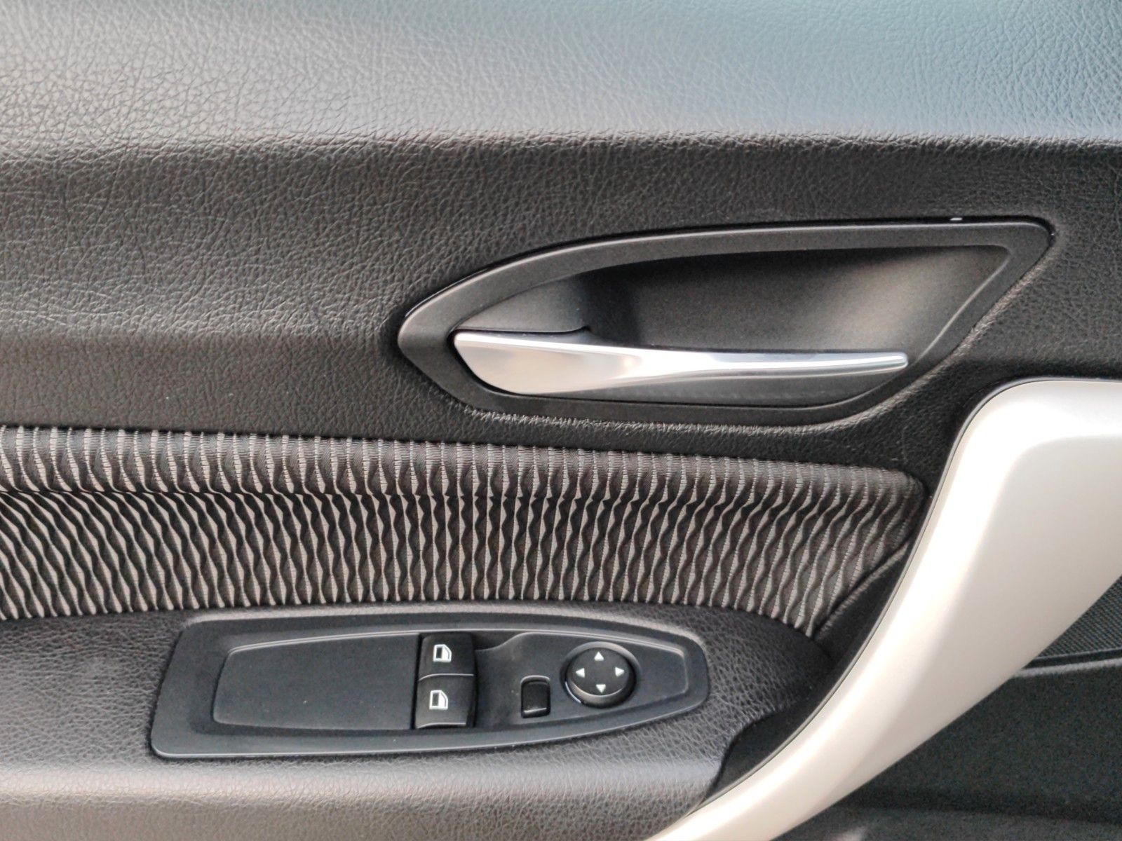 Fahrzeugabbildung BMW 118 d xDrive Advantage*Navi*SitzHZ*Ambiente*PDC*