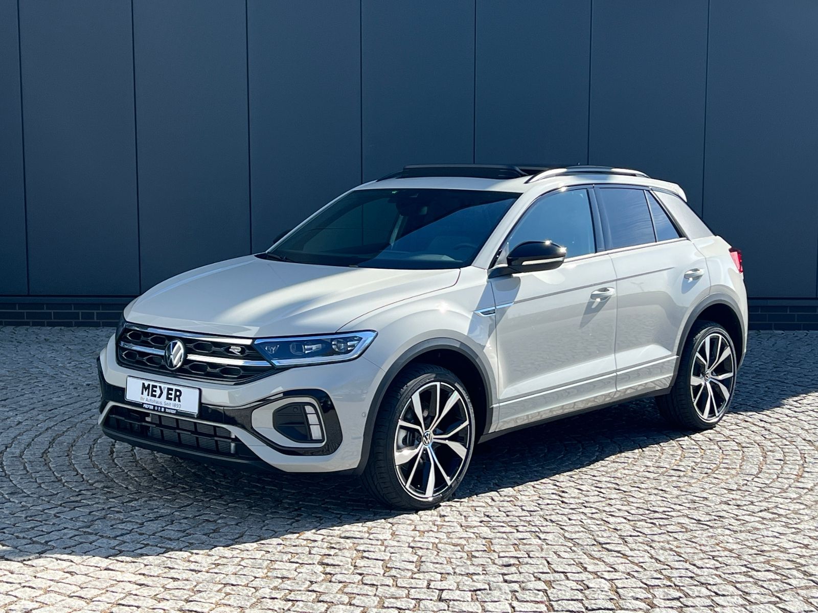Fahrzeugabbildung Volkswagen T-Roc R-Line 1.5 TSI DSG *Black Style, AHK, Pano