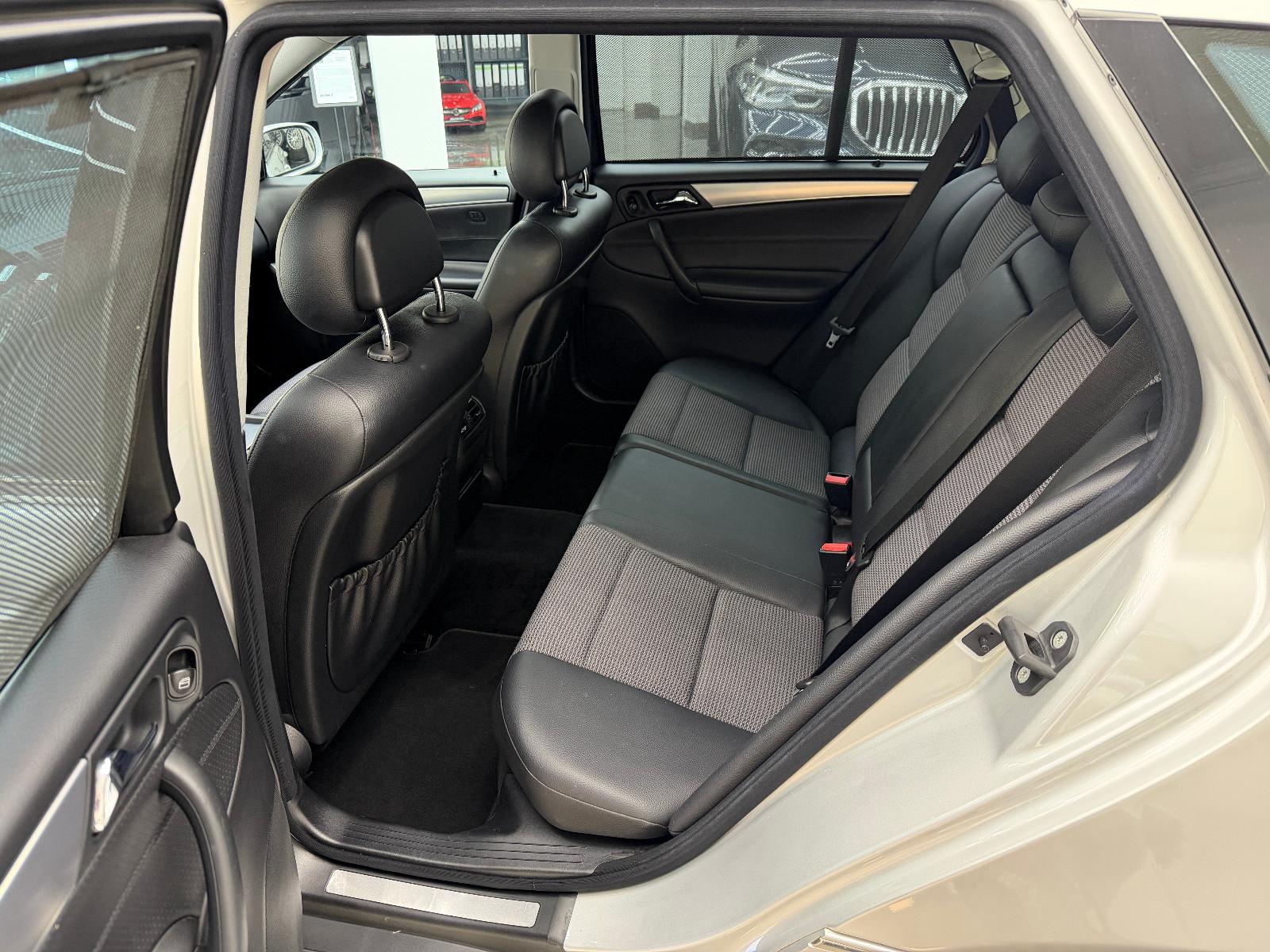 Mercedes-Benz C180 2004 — photo 12
