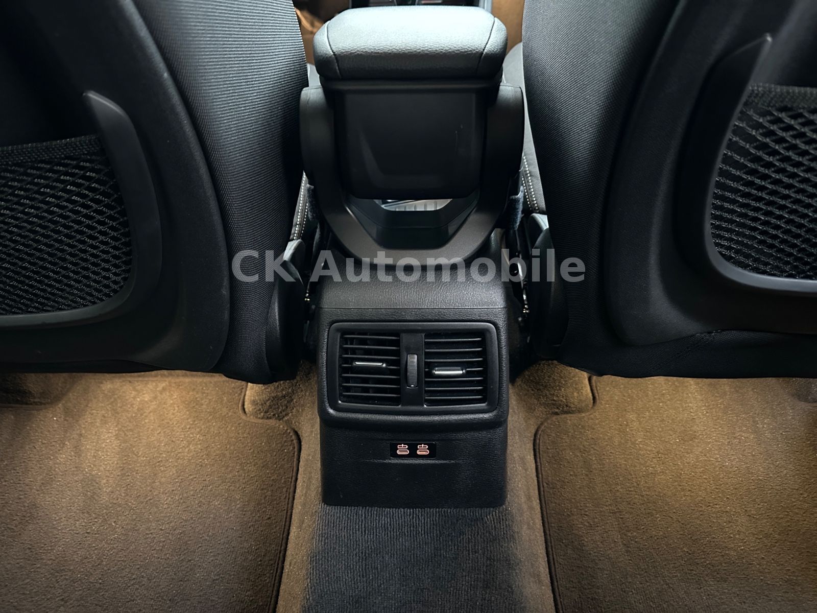 Fahrzeugabbildung BMW X1 sDrive 20i Sport-Line/Shadow-Line/Navi/LED