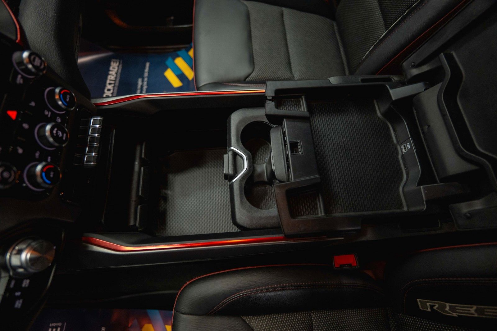 Fahrzeugabbildung Dodge RAM 5.7 V8 HEMI 4x4 REBEL AXLE LOCK Airmatic LED