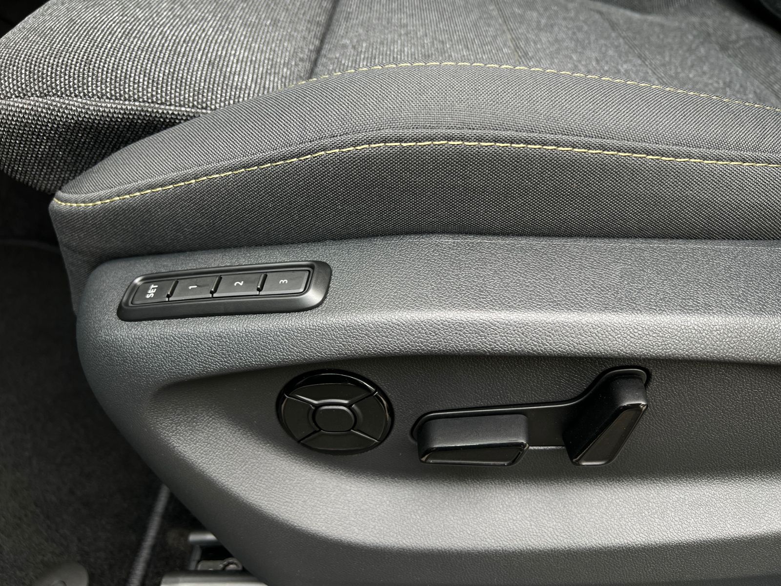 Fahrzeugabbildung SKODA Kodiaq  Selection 2.0 TDI DSG 4x4 * LED,Navi,AHK