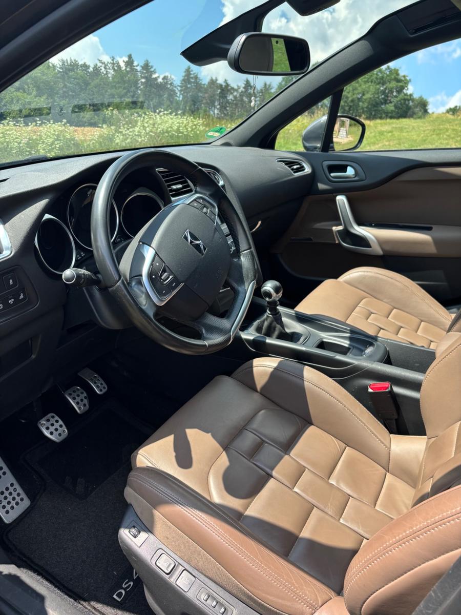 Citroën Schicker Citroën DS4 - Vollleder | Massage