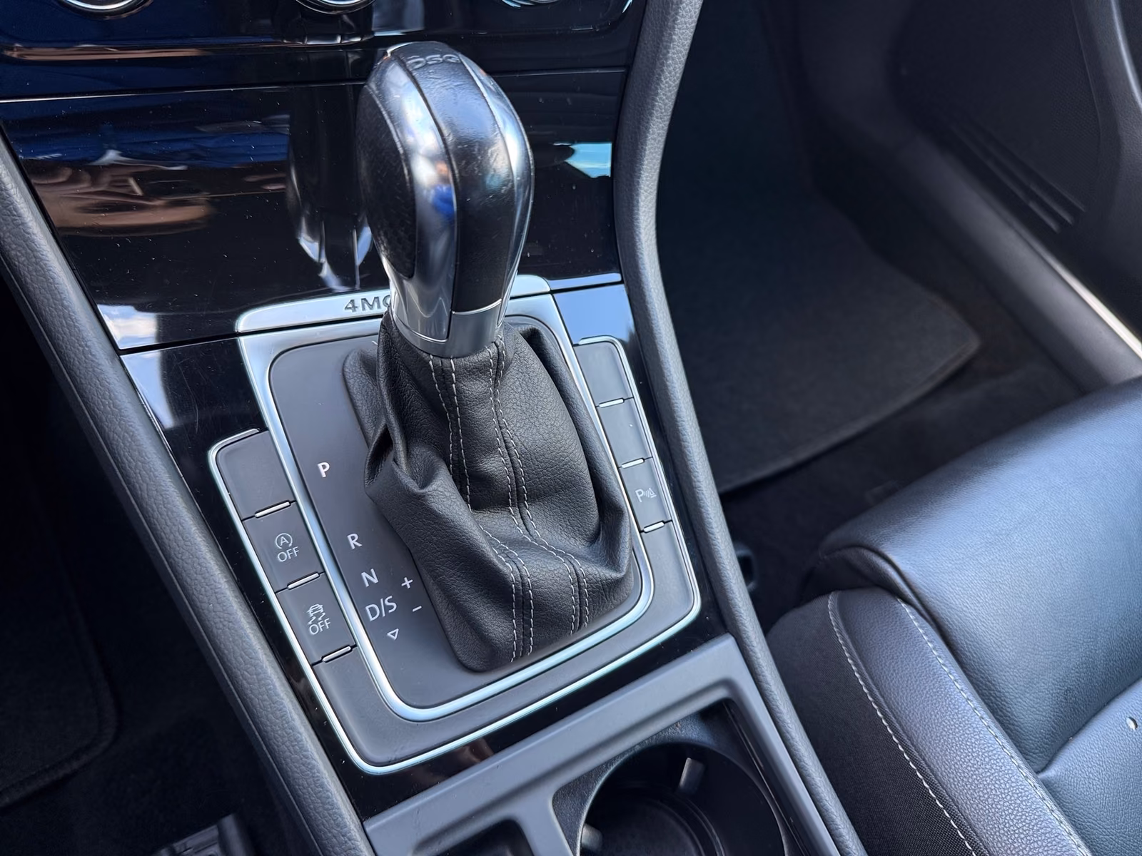 Volkswagen Golf VII 2.0 R BMT 4Motion Xenon Leder PDC Navi
