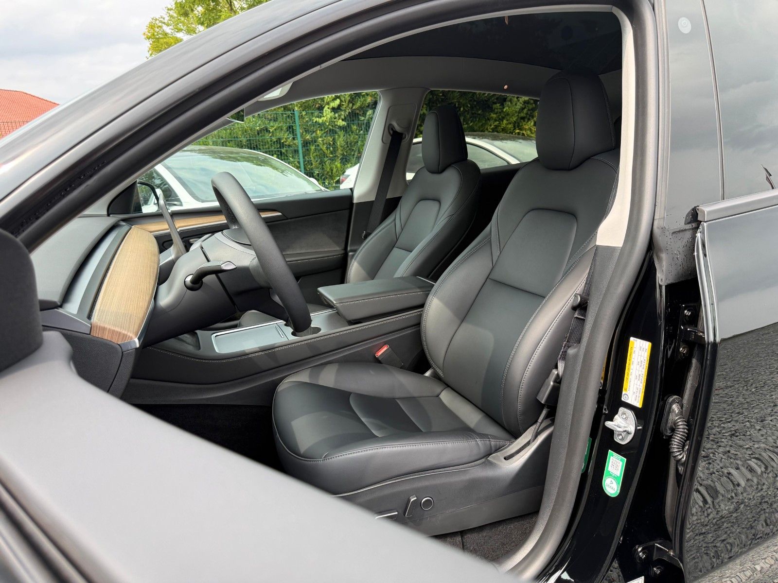 Tesla Model Y Long Range AWD Ryzen AHK 1.Hand MwSt. foto 8