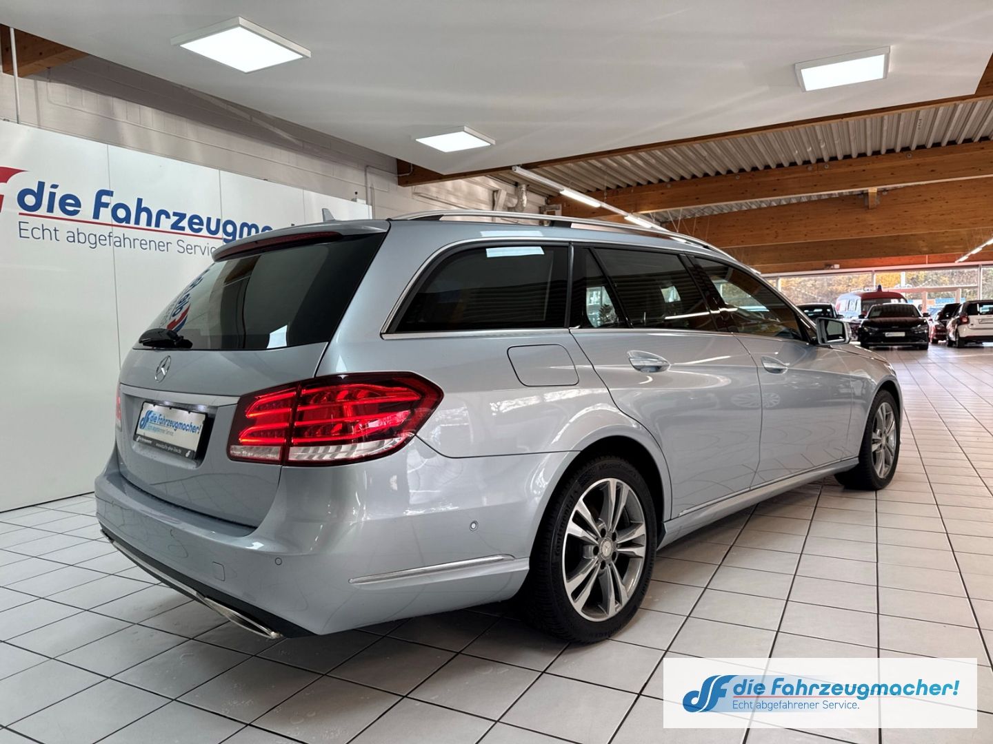 Fahrzeugabbildung Mercedes-Benz E 200 BlueTec Niveau AHK-klappbar LED Blendfreie