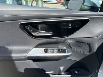 Fahrzeugabbildung Mercedes-Benz GLC 200 4Matic AMG Line Pano 20"