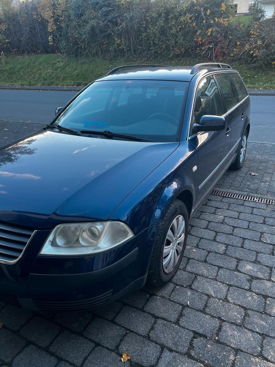 Volkswagen Passat 2006 — rear view