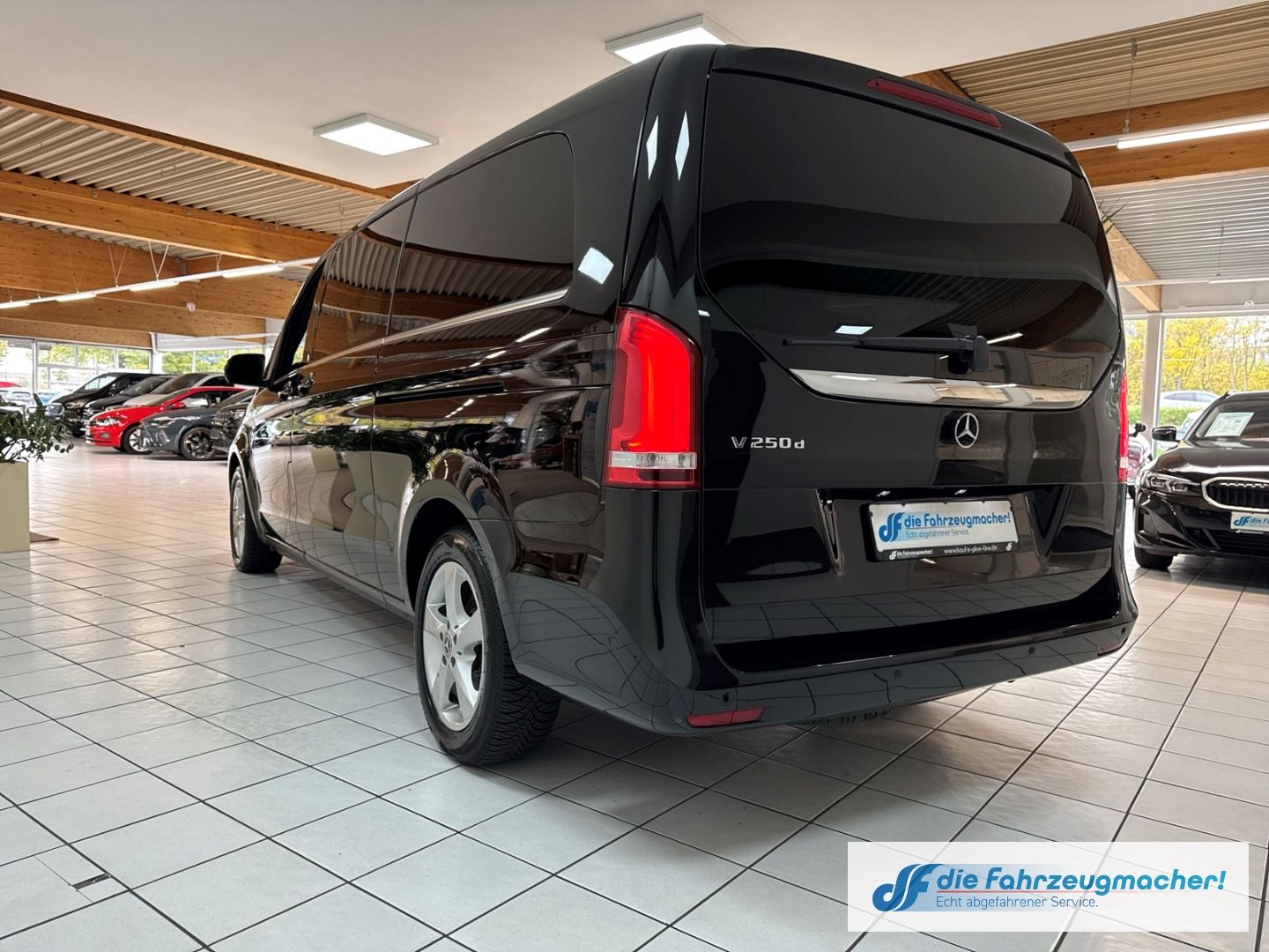 Fahrzeugabbildung Mercedes-Benz V 250 d AVANTGARDE extralang XXL Leder LED Blend