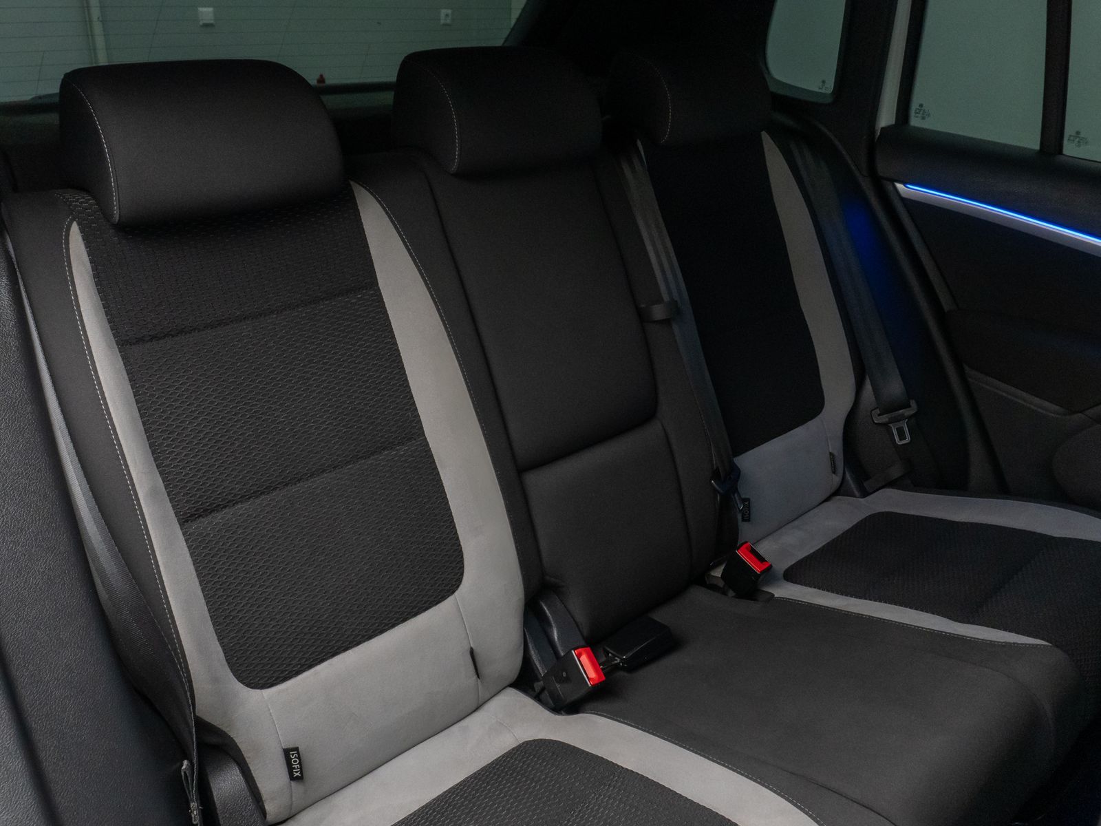 Fahrzeugabbildung Volkswagen Tiguan R-Line Xenon DAB Sitzhzg. AHK 8FACH