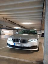 BMW 530i A - - BMW 530 mit Benzin-Antrieb: Limousine