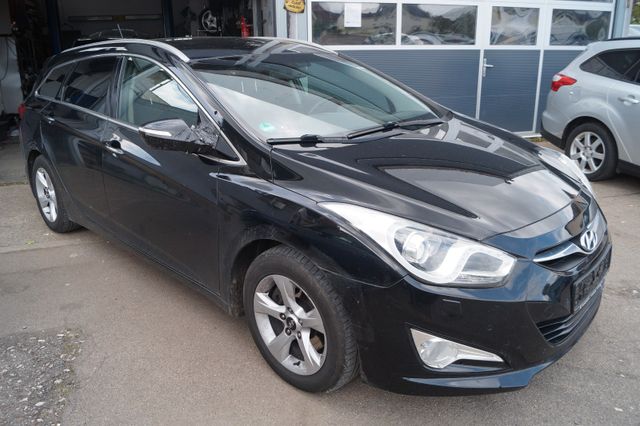Hyundai i40 cw Style, Motorschaden, Karosserieschaden