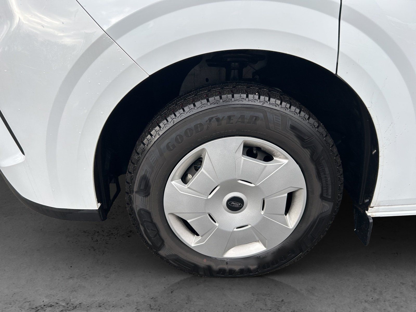 Fahrzeugabbildung Ford Transit Custom 320L1 AHK Klima LED GJR PDC