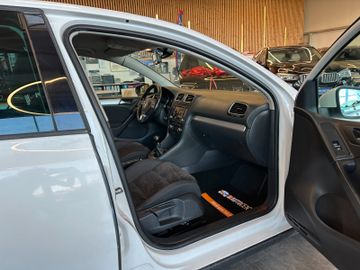 Volkswagen Golf VI*TEMPO*NAVI*PDC*ALCANTARA*1-HAND*