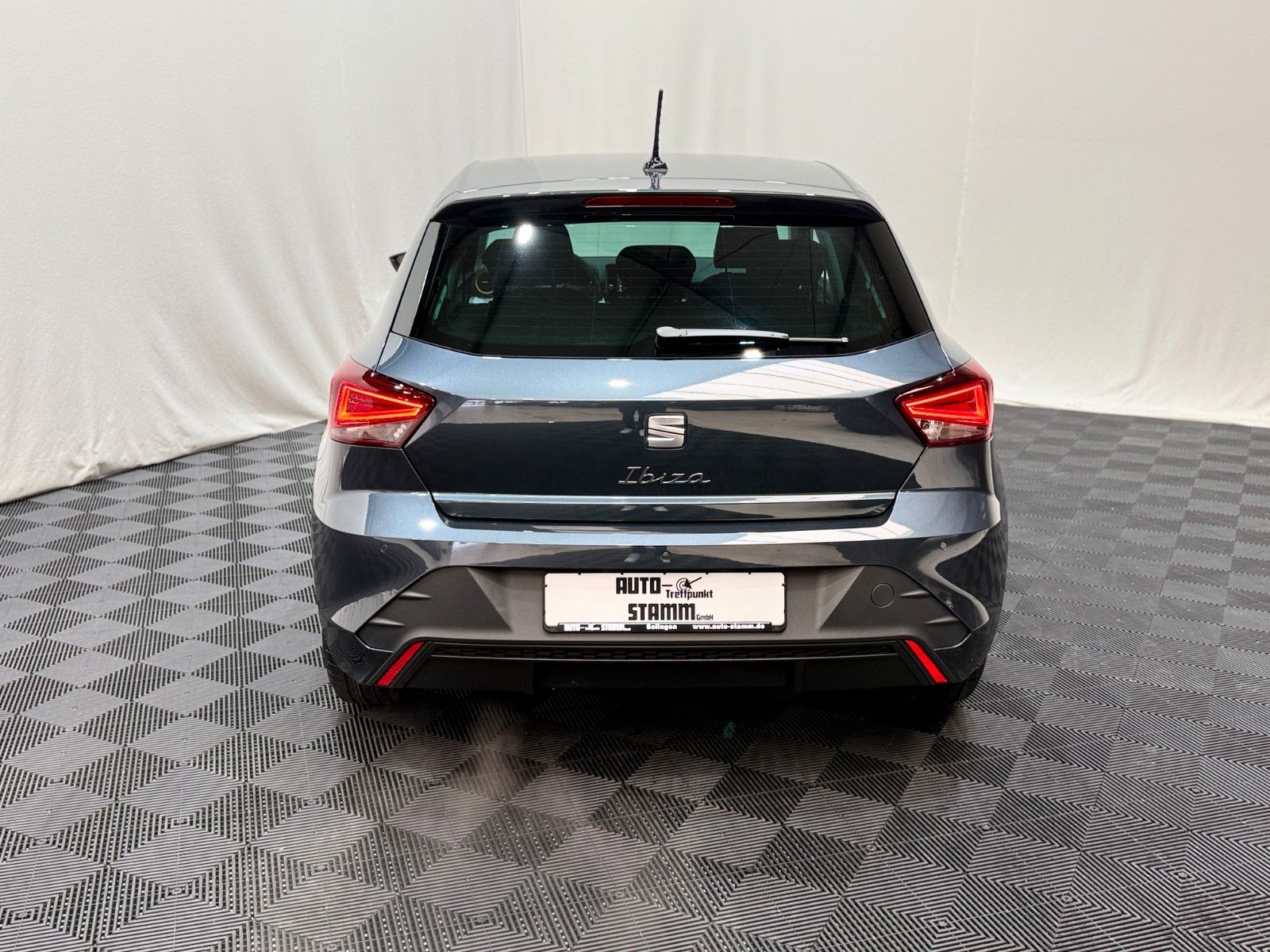 Fahrzeugabbildung SEAT Ibiza 1.0 MPI / Klimaanlage / Tempomat