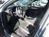 Volvo XC 40 B3 Plus Dark 2WD - Volvo XC40 Gebrauchtwagen in Hannover