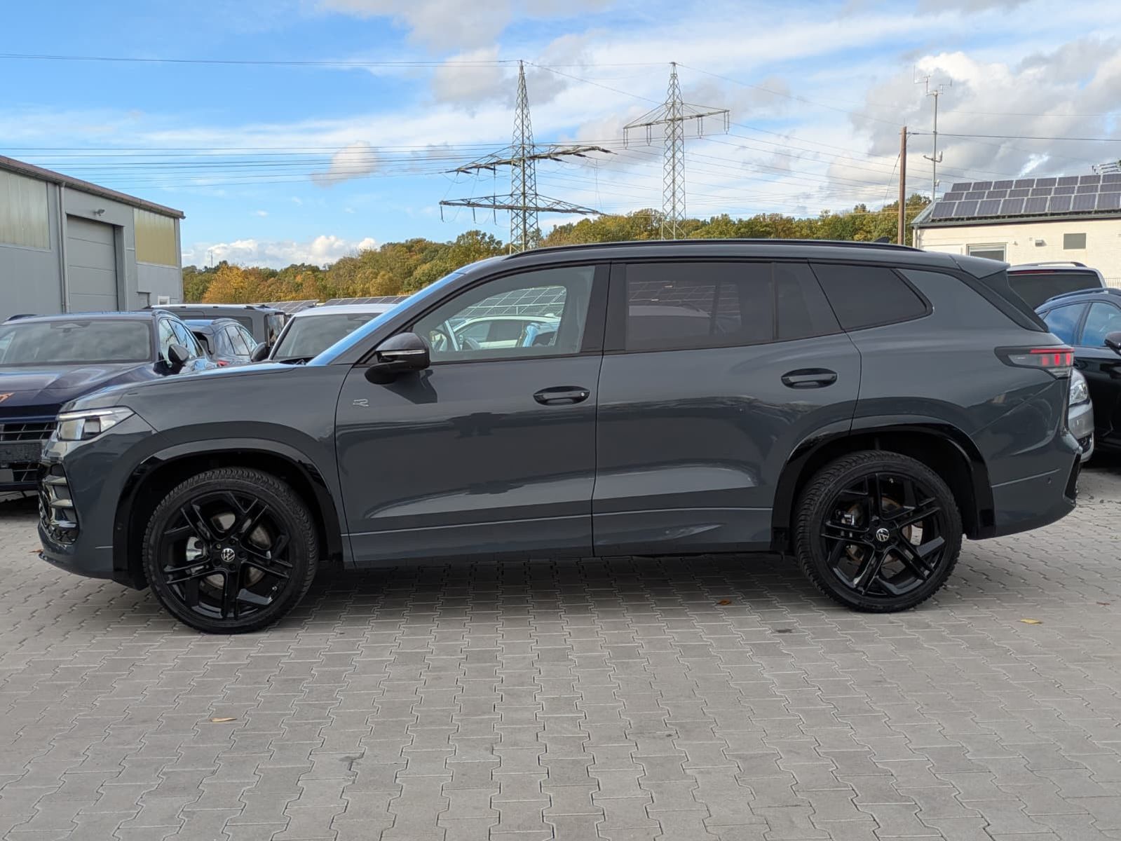 Fahrzeugabbildung Volkswagen Tayron 2.0 TDI 4M R-Line 7Si*MATRIX*AHK*PANO*HUD