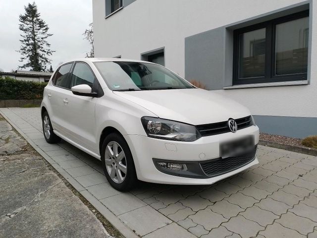 Volkswagen Verkaufe gepflegten Polo 6R in weiss Tüv 1...