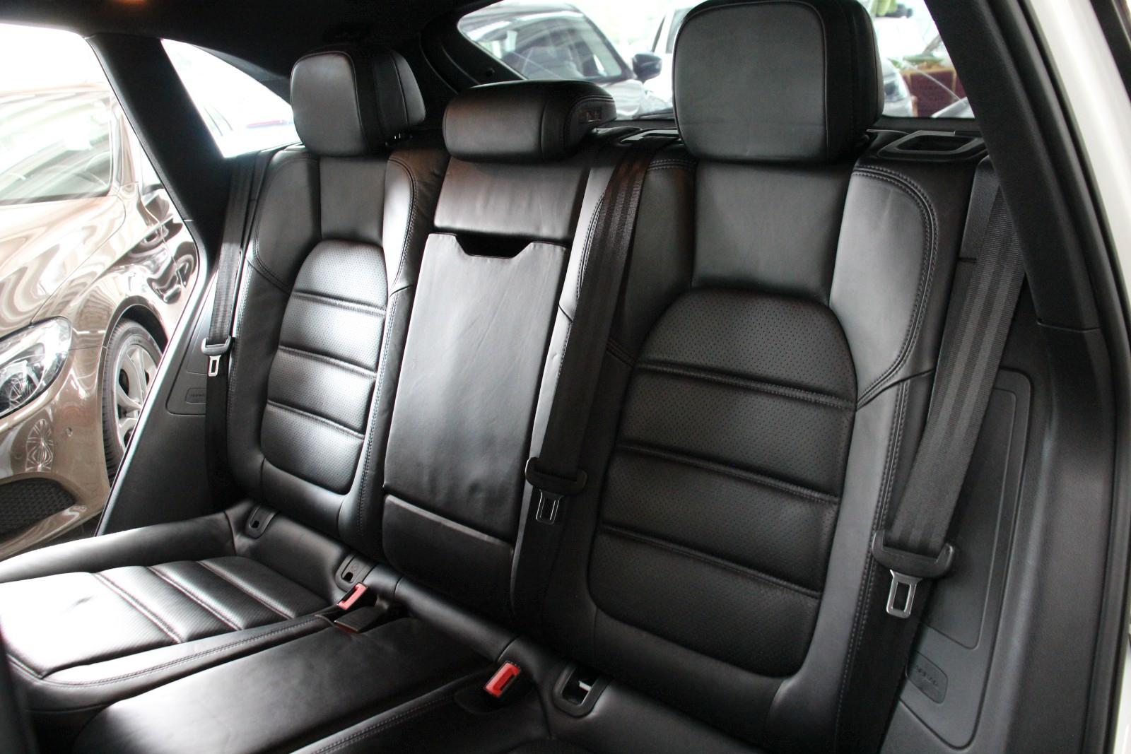 Porsche Macan Turbo *BOSE/Pano/Sitzbelüftung*