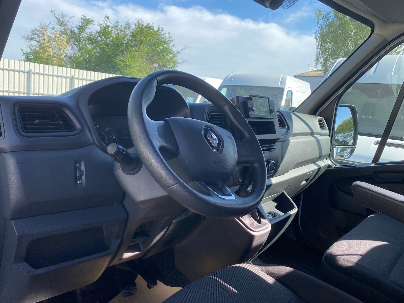 Fahrzeugabbildung Renault Master III Kasten L3H2 3,5t Doka,7-Sitzer,AHK
