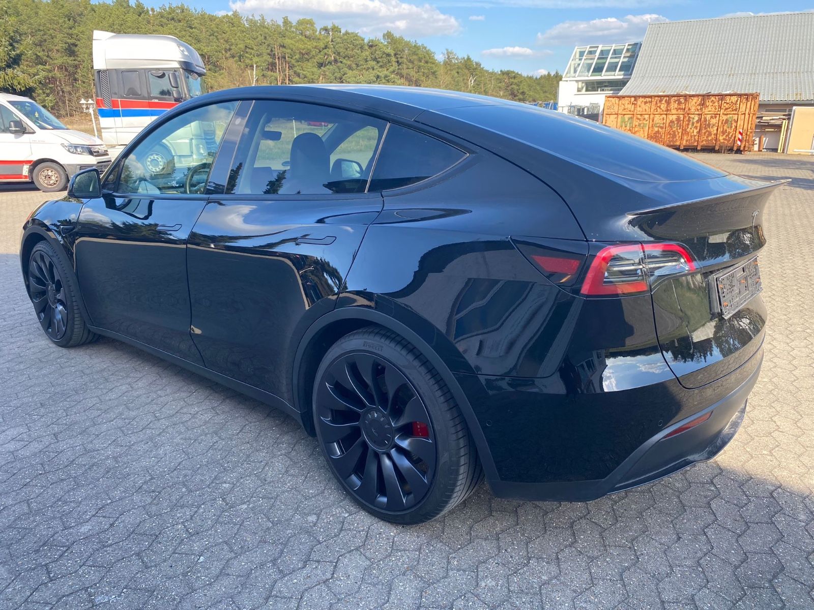 Tesla Model Y Performance Dual Motor AWD foto 5