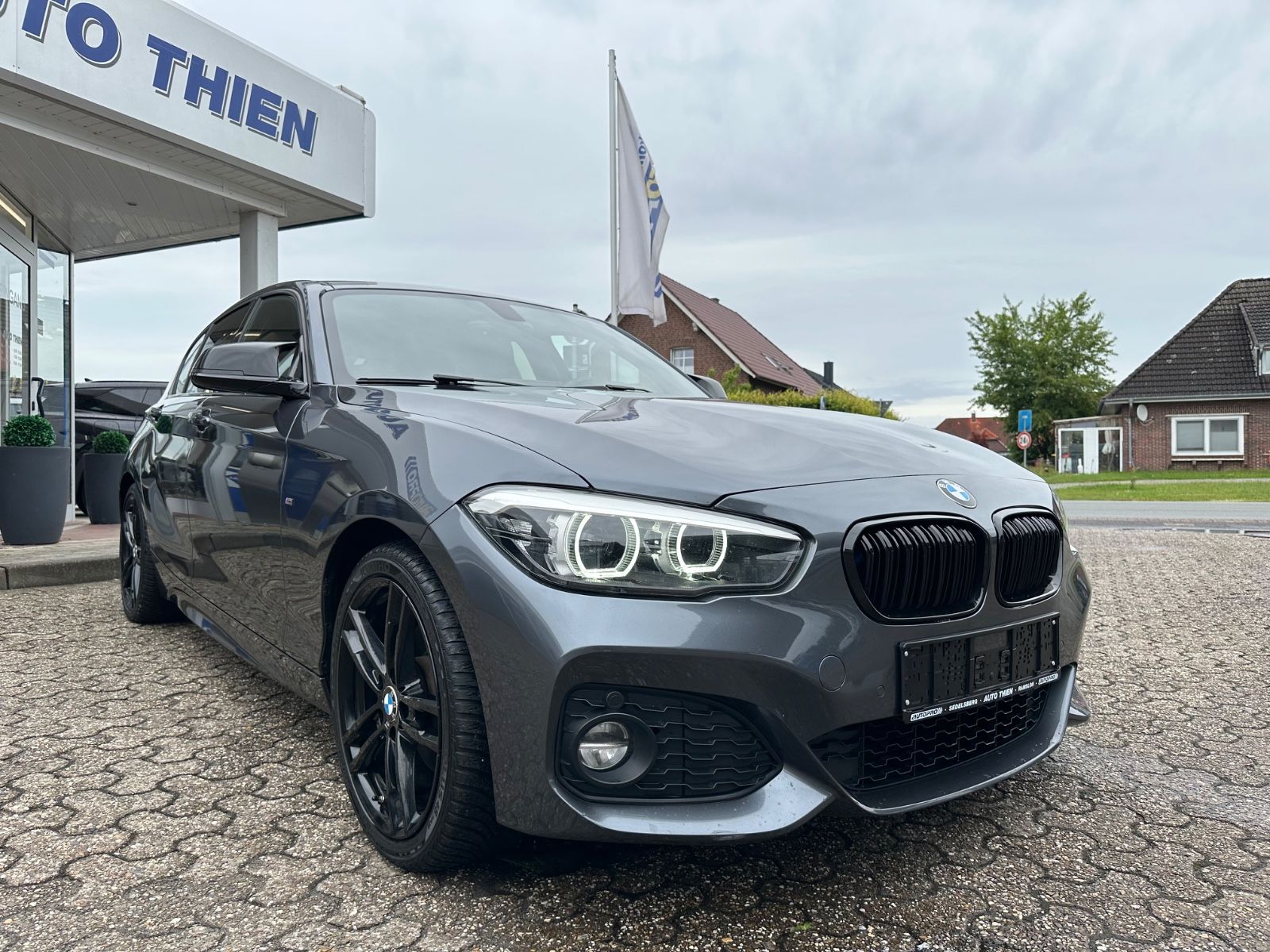 Fahrzeugabbildung BMW 125 i Edition M Sport Shadow LED/Navi/Leder/PDC