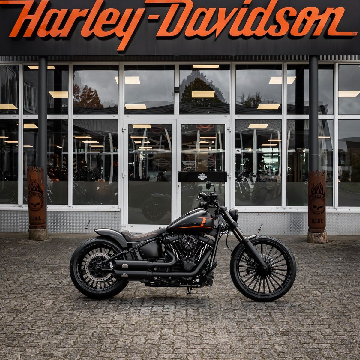 Fahrzeugabbildung Harley-Davidson Breakout DARKSIDE FXBR 117 MY25 -H-D Kiel Custom