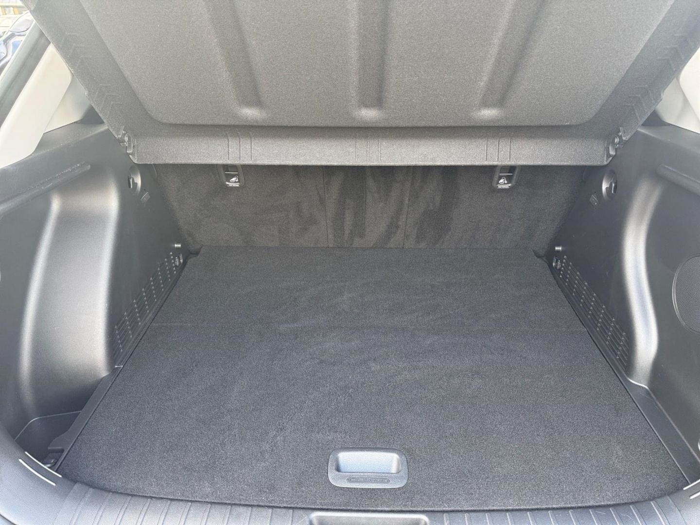 Fahrzeugabbildung Hyundai KONA Elektro PRIME 65,4kWh SITZ-P+ALLWETTER+360°