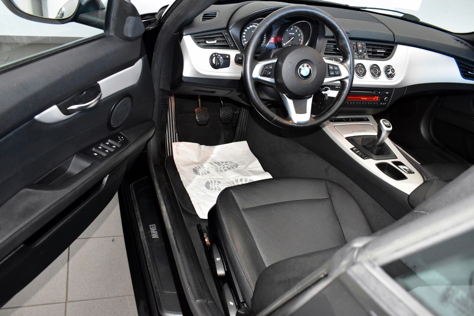 Fahrzeugabbildung BMW Z4 23i sDrive Roadster Leder,Xenon,SH,PDC,SR+WR