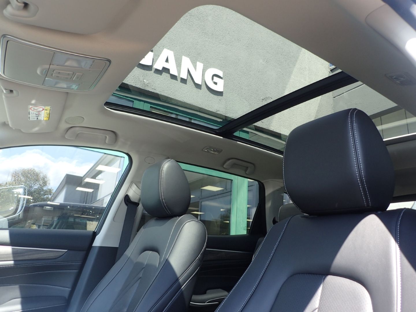 Fahrzeugabbildung DFSK Fengon E5 PHEV El. Panodach digitales Cockpit So