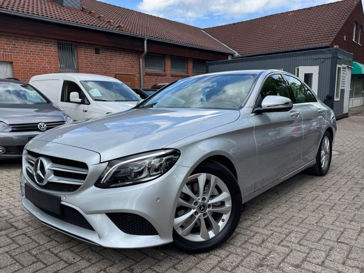 Mercedes-Benz C 200 1-HAND. LED/SZH/TEMP/KAM/NAVI/S-HFT/