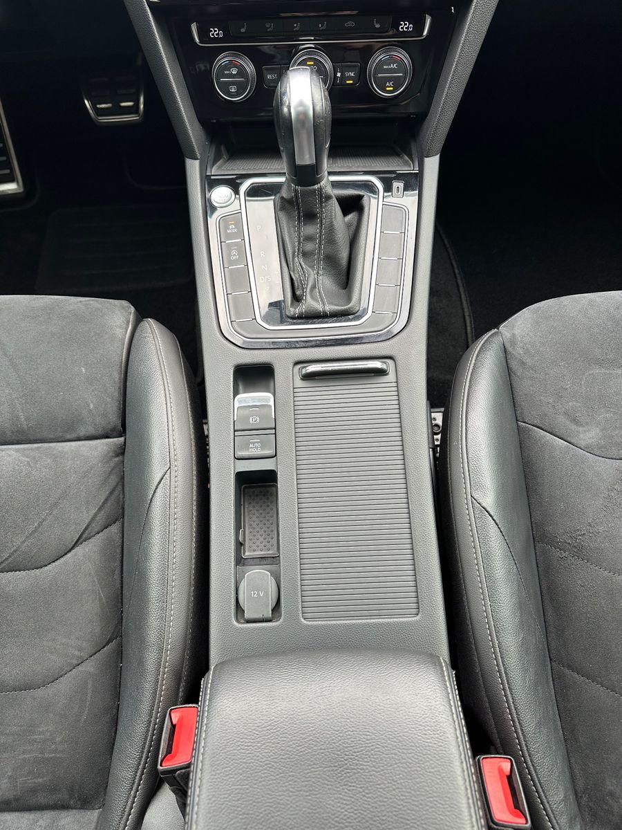 Fahrzeugabbildung Volkswagen Arteon 2.0 TSI DSG R-Line NAV+LED+PANO+360°+ACC