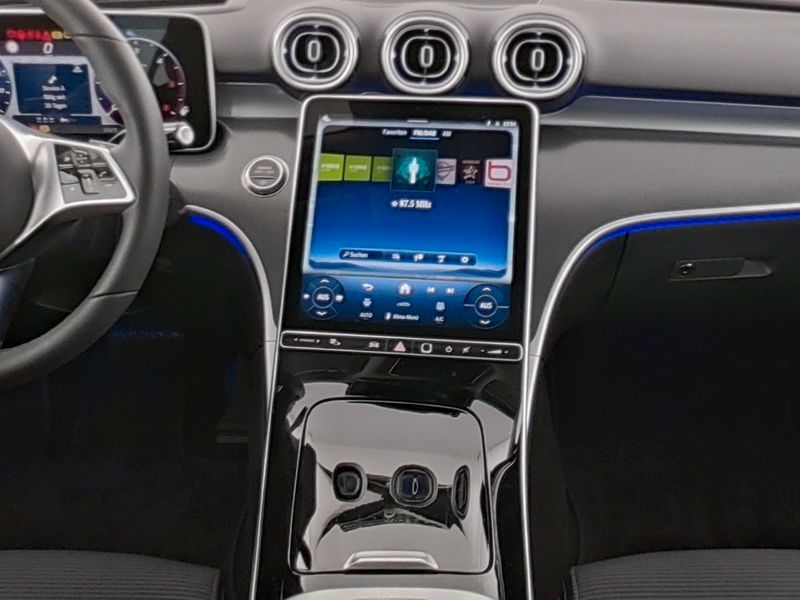 Fahrzeugabbildung Mercedes-Benz C 220 AVANTGARDE+DIS+HUD+360°+DAB+MEMORY+SPUR