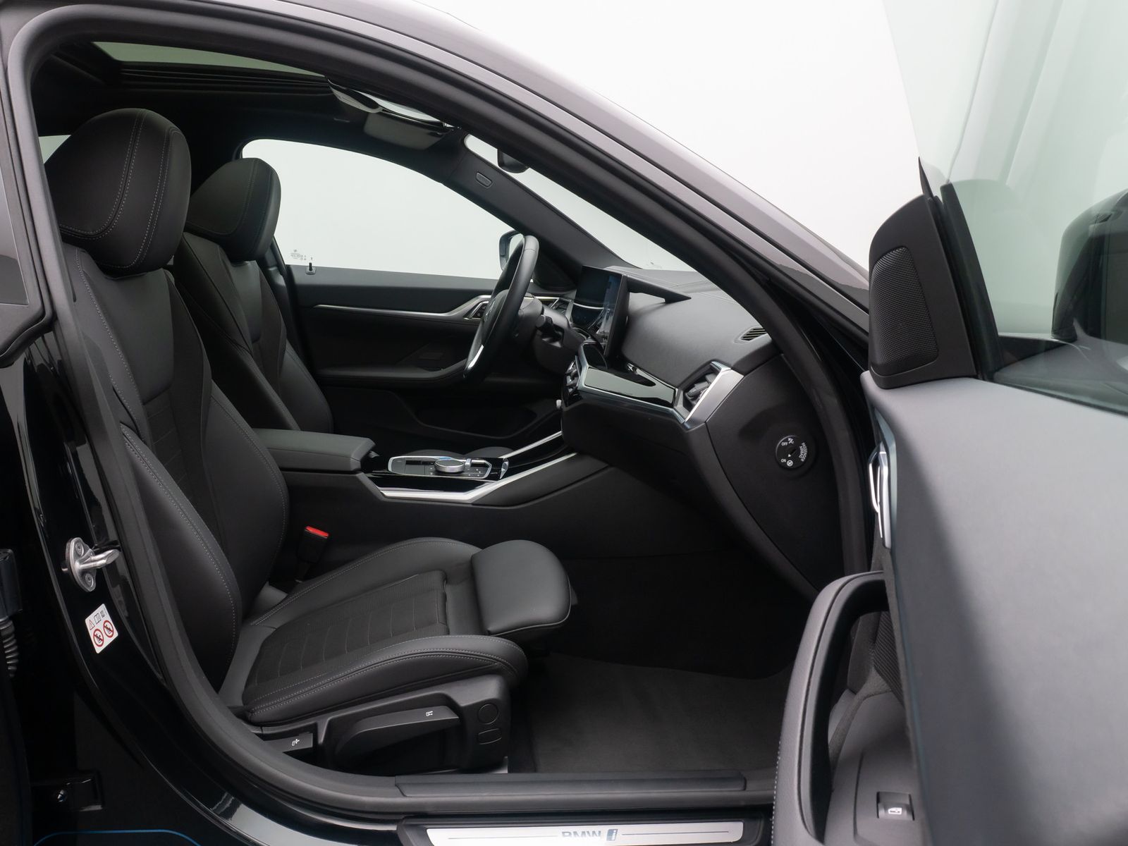 Fahrzeugabbildung BMW i4 eD40 GC Kamera HiFi GeschwindigReg Widscreen
