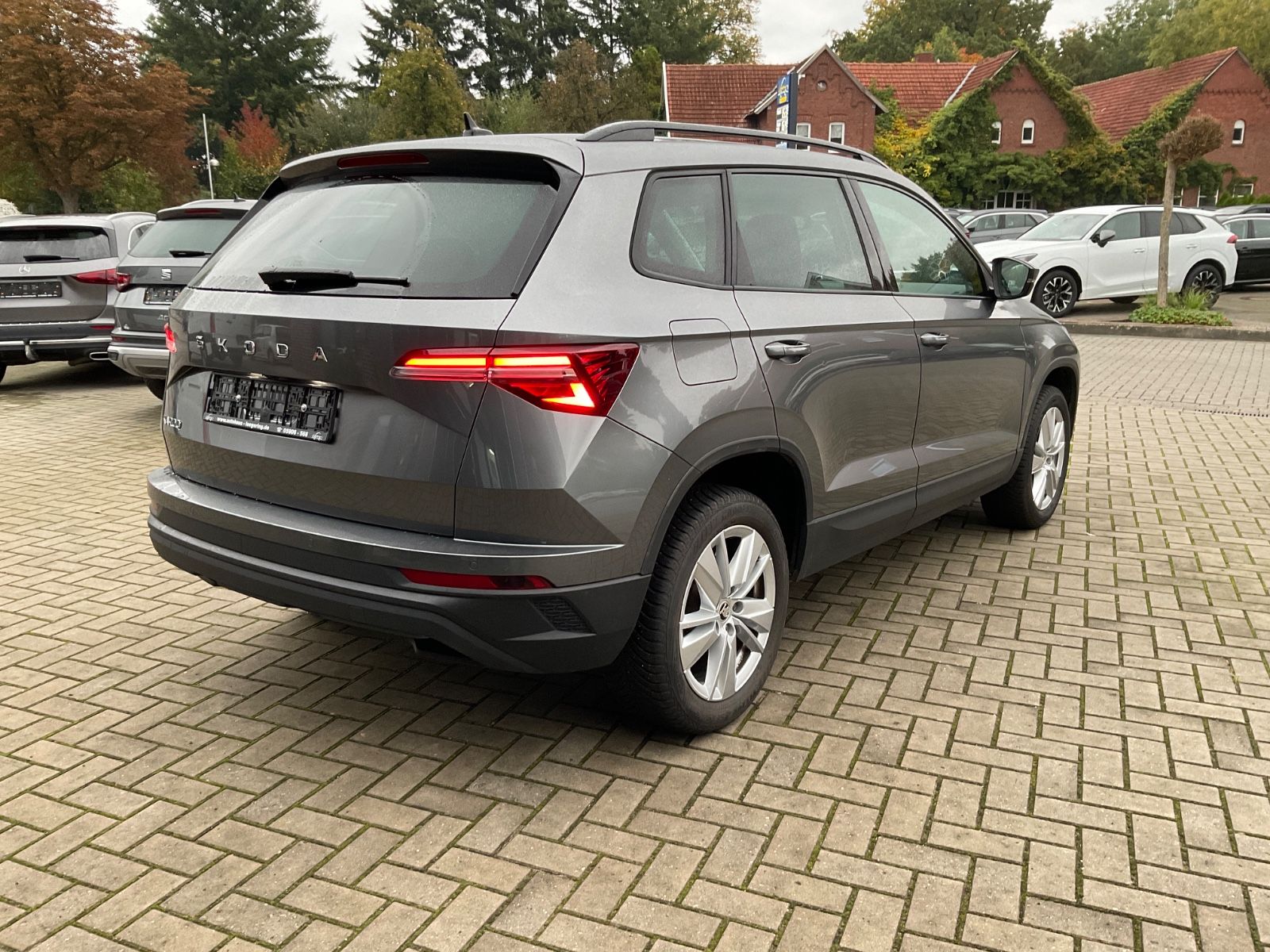 Fahrzeugabbildung SKODA Karoq 1.5l TSI DSG ACC,Kamera,Navi,LED,ACC