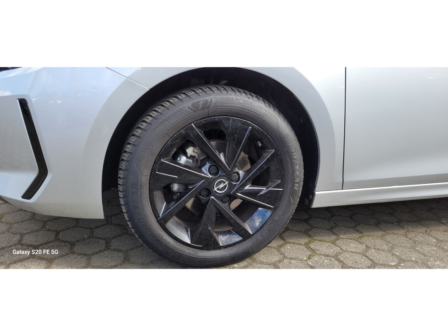 Fahrzeugabbildung Opel Corsa F kleiner Flitzer mit Allwetter
